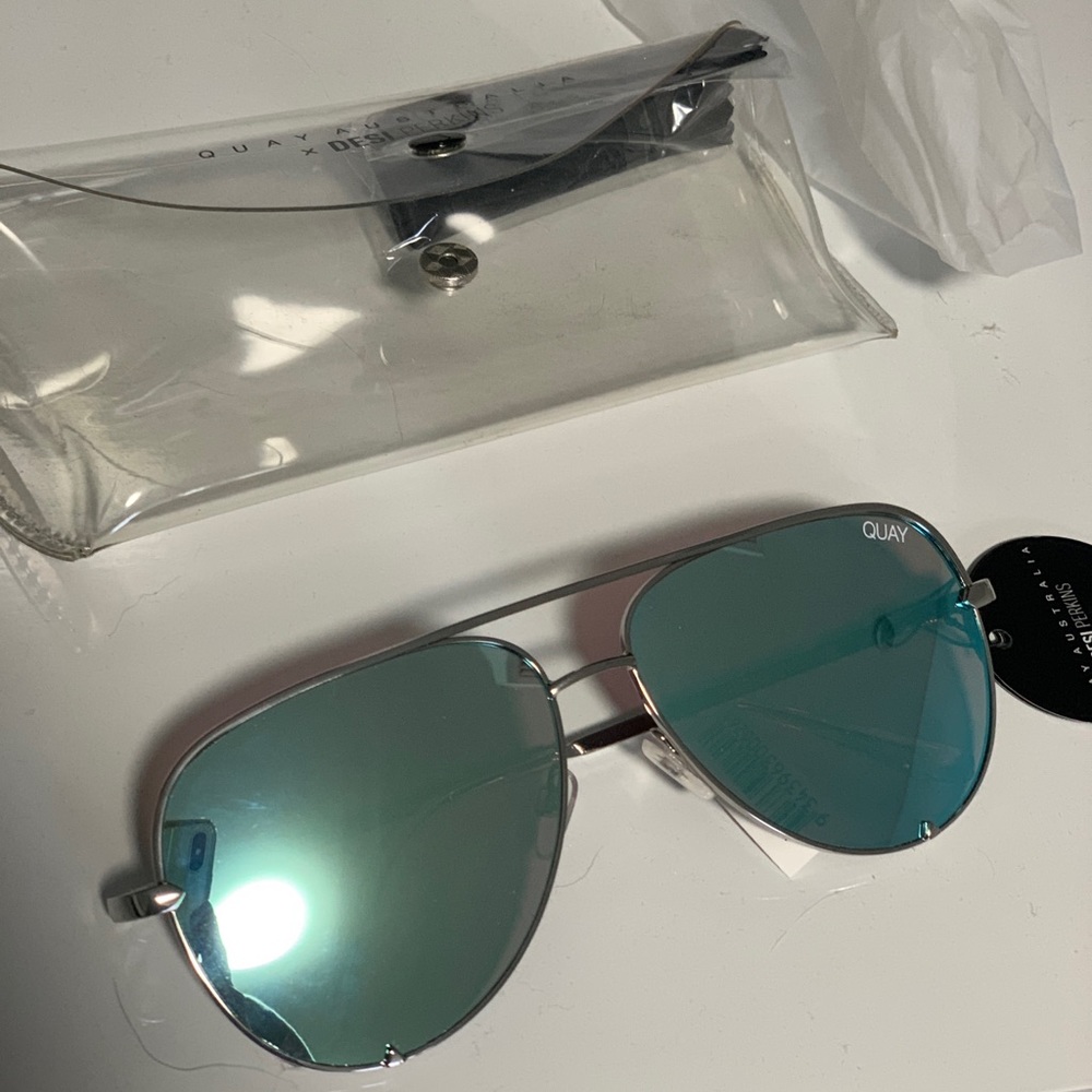 QUAY SUNGLASSES